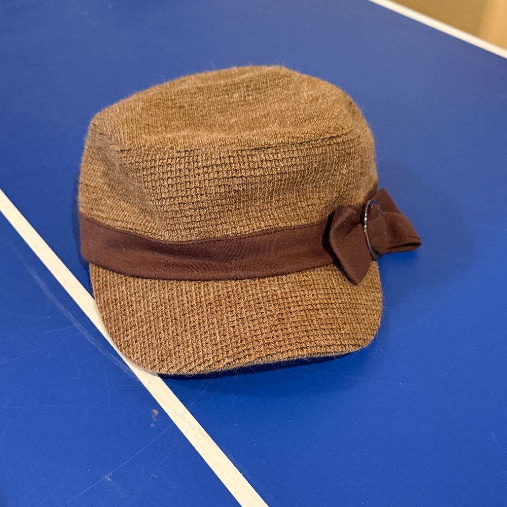 Brown Tweed Cap with Bow Accent